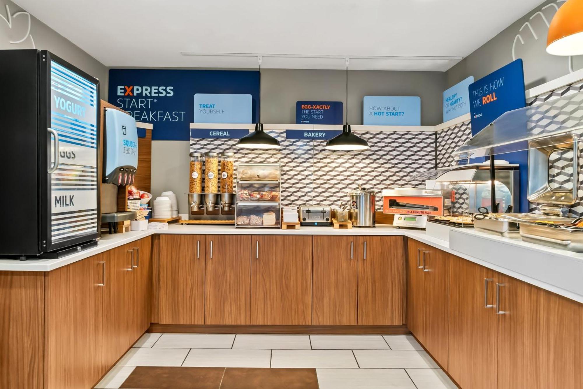 Holiday Inn Express Hotel & Suites Marion By Ihg Exterior foto