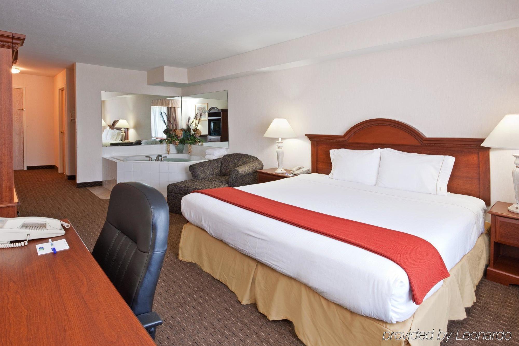 Holiday Inn Express Hotel & Suites Marion By Ihg Zimmer foto